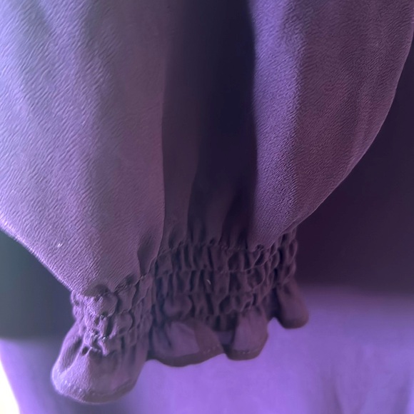 Dress with sheer sleeves - Picture 3 of 4